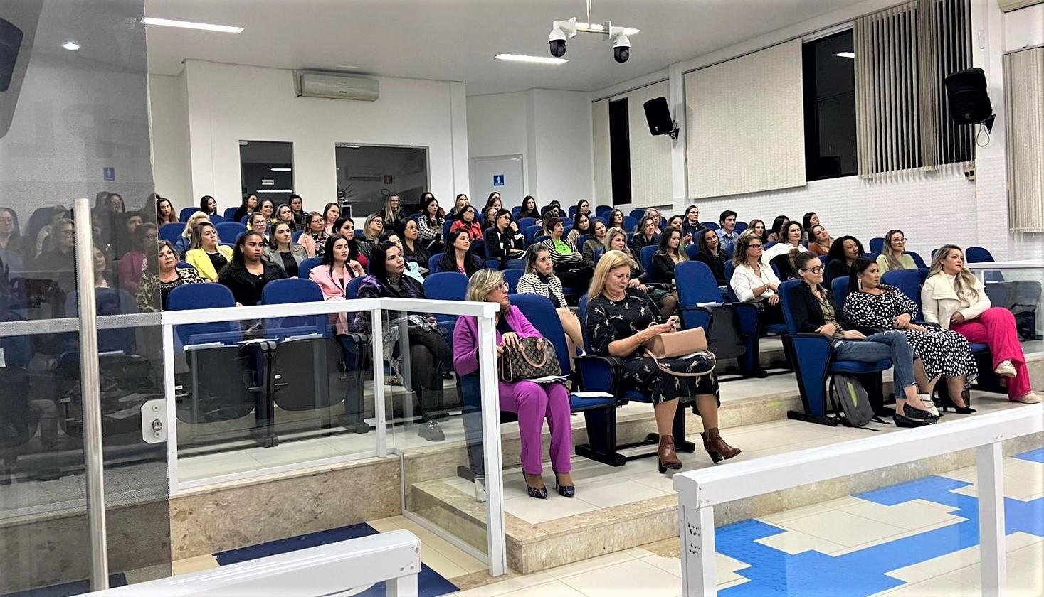 Painel imobiliário reúne dezenas de participantes em Capão da Canoa